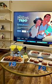 This is your Sign to have a Disney Movie Themed Dinner ☺️🍕🎬