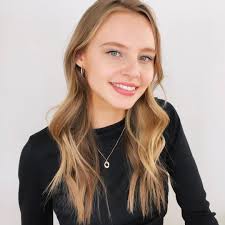 Sharon Laporte's Instagram, Twitter & Facebook