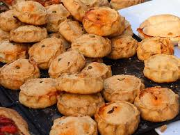 Una vez hechos los rubiols estos se meten al horno (a unos 180ºc si es eléctrico) y se cuecen hasta que la masa esté hecha. Platos Tipicos De La Comida Mallorquina Juntosviajando