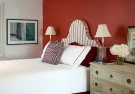 Cuisine blanche et noire de design moderne épuré, aménagée sous les combles. Decoration Chambre En Couleur Rouge 42 Idees Mangnfiques