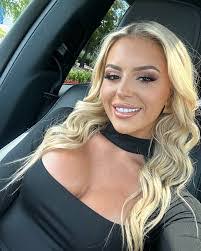 Ashlyn Sharp's Instagram, Twitter & Facebook