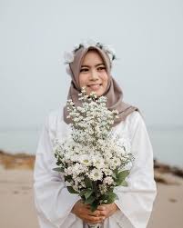 Entdecke rezepte, einrichtungsideen, stilinterpretationen und andere ideen zum ausprobieren. Keren Prewed Baju Putih Celana Cream Gallery Pre Wedding
