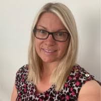 Kelly Blunt's Instagram, Twitter & Facebook