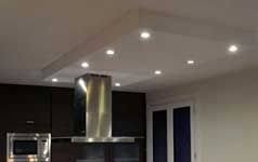 Construire Facilement Des Meubles Et Amenagements Personnalises En 2020 Idees Faux Plafond Faux Plafond Cuisine Eclairage Plafond