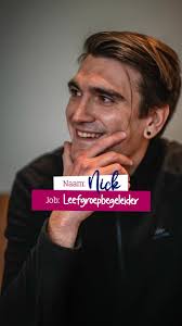 🖼️📸 𝗛𝗮𝗻𝗴 𝗶𝘁 𝗶𝗻 𝘁𝗵𝗲 𝗟𝗼𝘂𝘃𝗿𝗲. Nick startte als tijdelijke  werkkracht aan het onthaal van de gemeenschapsinstelling in Everberg,  startte zijn studies opnieuw op en groeide in geen tijd uit tot vaste ...