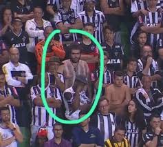 D bm f#m a nós somos do clube atlético mineiro. Torcedor Do Atletico Mg Viraliza Na Web Apos Improvisar Uniforme Jovem Pan