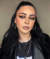 A Smokey dark feminine makeup look and a fresh chop to enter  2026❤️🖤💇🏻‍♀️ . HAPPY NEW YEAR 🎆 wishing everyone an amazing 2026 🥰 . .  #darkfemininmakeup #makeup #mua #smokeyeyemakeup #wingeyeliner