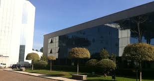 E su come deve agire per rilanciare l'economia nel il debito pubblico italiano segna un nuovo record storico a febbraio, arrivando a toccare quota 2.643,8 miliardi di euro. Dove Siamo Prism