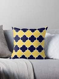 Cojin Quatrefoil Mostaza Amarillo Azul Marino De Rewstudio Amarillo Y Azul Accesorios De Color Amarillo Azul Marino