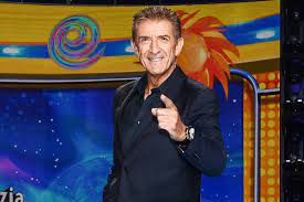 Il loro matrimonio è durato circa venti anni e non si sa il motivo della rottura, anche se sono comunque rimasti in ottimi rapporti. Chi E Ezio Greggio Il Conduttore Di Strisca La Notizia Vita Privata