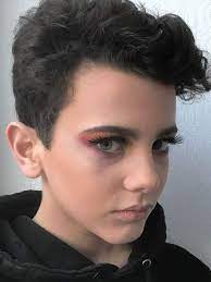 Why I Let My Twelve Year Old Son Wear Makeup Boys Wearing Makeup Famous Makeup Artists Dress And Heels