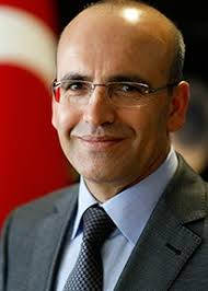 Mehmet şimşek boşanmanın ardından fazla ara vermeden 2010 yılında ikinci eşi esra şimşek ile evlendi. Mehmet Simsek Kimdir Mehmet Simsek Hayati Ve Biyografisi