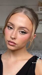 Aleida Lorenzo's Instagram, Twitter & Facebook