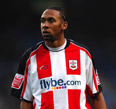 foto así fue presentado jhon viáfara por la policía a los medios. Former Premier League Star Jhon Viafara Arrested For Smuggling Four Tonnes Of Cocaine Into Usa