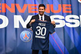 Le salaire fixe de messi, lui, s'établirait à «seulement» 61 millions d'euros par saison, auxquelles il convient d'ajouter ses droits à l'image, estimés à 11 millions d'euros par saison, plus les primes de résultat. Vturz5wyx8qkjm
