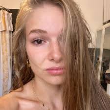Für viele war sie die gut gelaunte begleitung für den start in den tag: Let S Dance Star Lola Weippert Sie Bekommt Uble Morddrohungen Bunte De