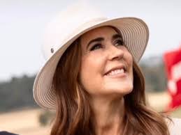 Kathryn Temple's Instagram, Twitter & Facebook