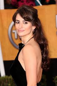 She gives hairstyles that extra edge with her beautifully distinctive facial. Penelope Cruz Wavy Hair Penelope Cruz Hair Zimbio