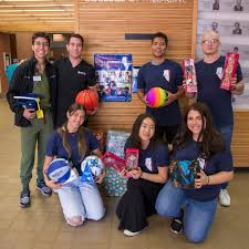 For more than 10 years, the MexZona program has brought undergraduate  students, medical students, residents and doctors to underserved  populations in Mexico, where they get hands-on experience in medical  interpretation and patient