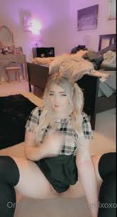 Cutieangelxoxo watch me play with myself a little bit swipe to see video i  show you my boobs an xxx onlyfans porn videos - CamStreams.tv