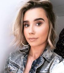This 13 Year Old Youtube Star Gave Byrdie Hq A Summer Perfect Makeover Makeup Tips 13 Year Old Makeup Youtube Makeup