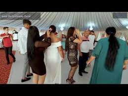 Versurile melodiei nici bine nu ma intorc interpretata de ionut de la campia turzii. Ionut De La Campia Turzii Platesc Pentru Placerea Mea Baia Mare Chords Chordify