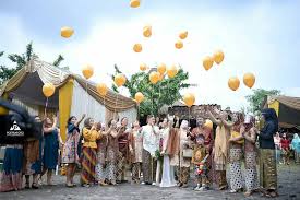 Bikin baper orang yang melihat nih. Fotografer Pernikahan Wedding Yogyakarta Indonesia Foto Wedding Kk Hindraswarisanti