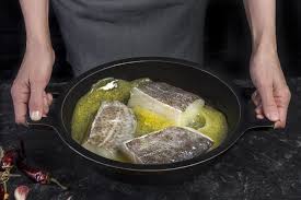 Fríelos cuatro minutos por cada lado y retíralos a un plato. Receta De Bacalao Al Pil Pil