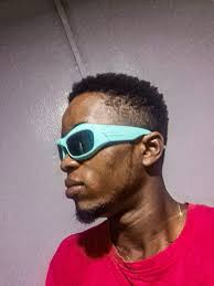 WHAT TO NOTE INCASE YOU CAN'T DO WITHOUT RELATIONSHIP. 1.As a guy don't  seek to date, if she's at same financial ratio with you and she is very  good-looking than you're, then