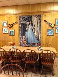 Ms Loretta Lynn S Kitchen Hurricane Mills Tenn Loretta Lynn Loretta Best Country Singers