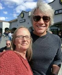 Jon Bon Jovi is very much liked by the elderly. 💖😍 #rocknroll  #RockAndRoll #thebest #usa #rockmania #rockstar #USAToday #rockband  #rockmusic #Trending #music #rock
