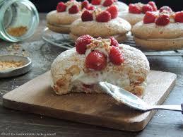 Macarons A L Ancienne Creme Mascarpone Vanille Coeur A La Compotee De Framboises Petit Bec Gourmand Recette Mignardise Recette Macaron Recette Dessert