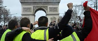 Elle est nait dans le sang d'innocents, elle s'est toujours maintenue dans la sang d'innocents, et elle veut continuer à se maintenir par le sang d'innocents. Gilets Jaunes Les Manifestations Se Poursuivront Selon Des Figures Du Mouvement Le Point