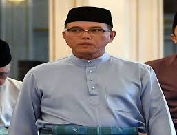 Ve şimdiki menteri besar'ı wan rosdy. Mb Pahang Wakili Rakyat Lafaz Taat Setia Kepada Sultan Abdullah Edisi Sabahan