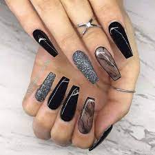 Para mas inspiración puedes ver la galería de uñas negras. Unas Acrilicas Negras Unas Goticas Tumblr Unas Letras Goticas Manicura De Unas Forma De Unas Acrilicas Disenos Para Unas Largas Trabajos Desde Casa Medio Tiempo Las Vacantes Ideales Para Tu