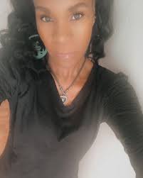 LaKesha White "Ladybugen" (@ladybugen_naturally) • Instagram photos and  videos