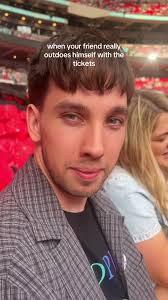 Holly (@hollyjademac)