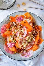 Asian Style Chioggia Beet And Carrot Salad Elle Republic Rezept Mohren Salat Salate Gesund Mohren Rezepte