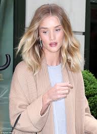Hai navigato fino a qui per trovare informazioni su yoga pants camel toe? Rosie Huntington Whiteley Wraps Up In Oversized Camel Cardigan In New York Daily Mail Online