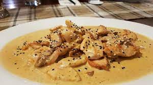 Chicken With Porcini Mushrooms In A Creamy Sauce Topped With Sesame Seeds Picture Of Dondukov Beer House Sofia Tripadvisor