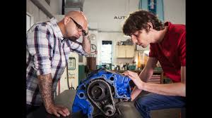 Rencontre sous la verrière du grand palais, pour les préparatifs du tour auto 2019, aurélien letheux et gerry blyenberg de l'émission wheeler dealers. Rencontre Avec Les Animateurs De Wheeler Dealers France Youtube