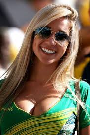 Maria Perreira's Instagram, Twitter & Facebook