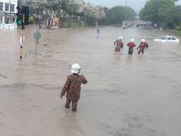 Menurut mohd ekhwan (2000), dari segi terminologi teknikal, banjir kilat merupakan sumbangan hujan yang luar. Melaka Dilanda Banjir Kilat