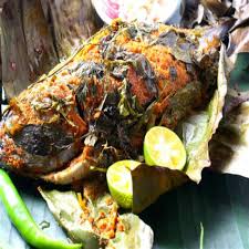 Calling all ikan bakar lovers, we are dedicating this post to you guys! Ikan Bakar Bojo Ikan Panggang Ikan Bakar Recipe Grilled Fish Wrapped In Bumbu Ikan Bakar Cukup Sederhana Dan Cara Membuat Masakan Ikan Bakar Juga Mudah Kesenian Golek Sunda