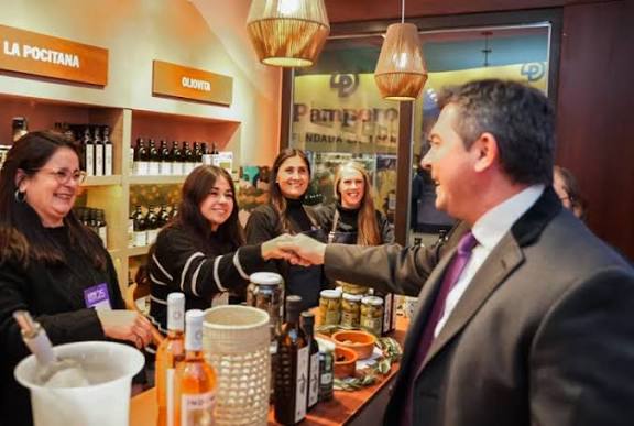 ORREGO INAUGUR&Oacute; EL STAND DE SAN JUAN EN LA EXPO RURAL - RADIO GENESIS CAUCETE