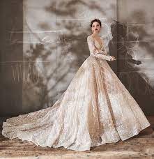 15 Soon To Be Iconic Wedding Dresses To Bring Out Your Inner Queen Queen Wedding Dress Ball Gowns Wedding Wedding Dresses Romantic