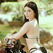 Karen Lopez (@iris.nessar) • Facebook