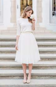 Die frauen, die bei der kirchlichen trauung ein langes hochzeitskleid tragen, greifen beim standesamt gerne zu einem cocktailkleid. Die 16 Besten Ideen Zu Kleid Standesamt Winter Kleid Standesamt Kleid Standesamt Winter Brautkleid Standesamt