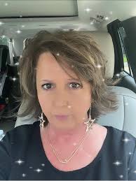 Trying out earrings....sparkly! The Pic doesn't do them justice ✨️