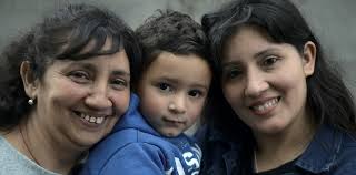 Su hija perdió el útero y ella puso su vientre para cumplirle el sueño de  ser madre